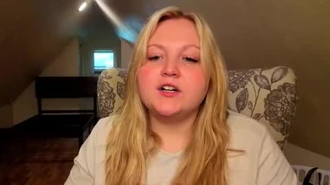 Snapshot of phatassblond chatting on 05.16.26 PhatAssBlond online show from 05.16.26