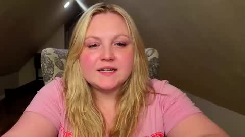 Snapshot of phatassblond chatting on 05.22.26 PhatAssBlond online show from 05.22.26