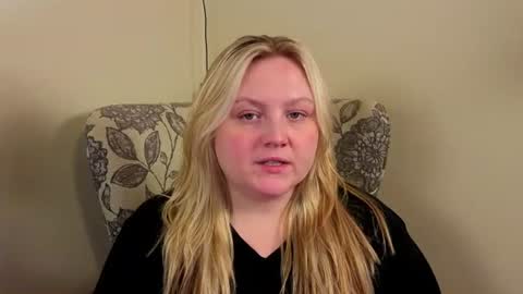 Snapshot of phatassblond chatting on 06.22.26 PhatAssBlond online show from 06.22.26