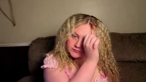 Snapshot of phatassblond chatting on 07.20.26 PhatAssBlond online show from 07.20.26