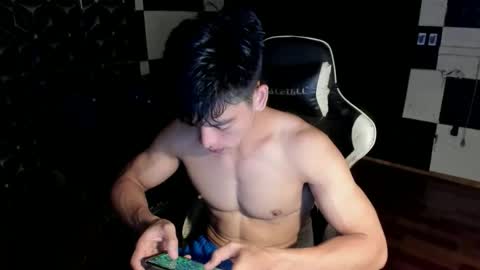 Snapshot of philhotbody chatting on 11.18.25 AJ online show from 11.18.25