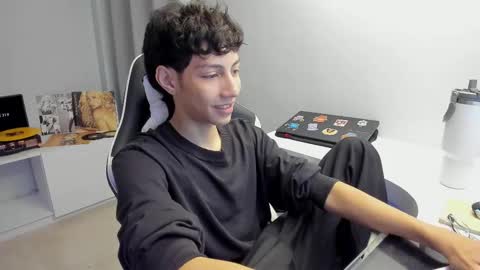 Snapshot of philipe_moonlight_ chatting on 03.08.25 Phil.   INDEPENDENT MODEL online show from 03.08.25