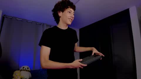 Phil.   INDEPENDENT MODEL online show from 07.09.26