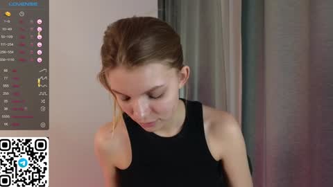 Snapshot of philippabrainard chatting on 02.03.25 Hello guys Sweet Scarlett here NEXT LIVE 5AM 2 gmt online show from 02.03.25