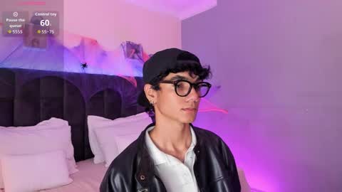 Phillip online show from 10.21.25