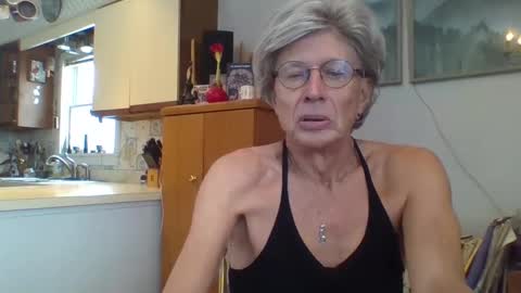 Snapshot of phillipa1023 chatting on 02.20.25 phillipa online show from 02.20.25