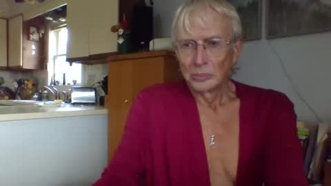 Snapshot of phillipa1023 chatting on 11.15.25 phillipa online show from 11.15.25