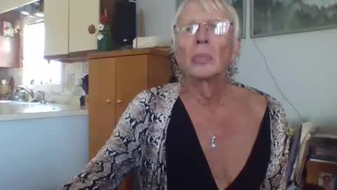 Snapshot of phillipa1023 chatting on 11.20.25 phillipa online show from 11.20.25