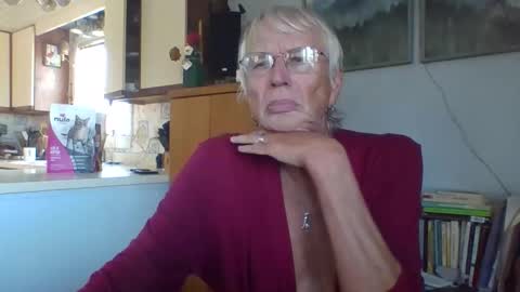 Snapshot of phillipa1023 chatting on 11.24.25 phillipa online show from 11.24.25