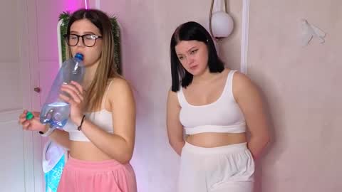 Snapshot of phyllisheart chatting on 12.21.24 Lora black and Lili blonde welcome you here online show from 12.21.24