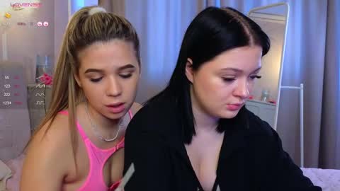 Snapshot of phyllisheart chatting on 03.09.25 Lora black and Lili blonde welcome you here online show from 03.09.25