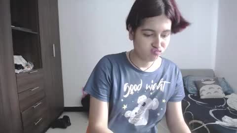 Snapshot of pia_alonzo30 chatting on 05.01.26 izzy online show from 05.01.26