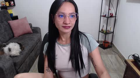 Snapshot of pia_horny chatting on 02.04.25 Pia online show from 02.04.25