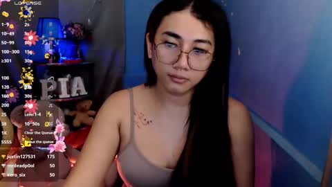 Snapshot of pia_worthsback chatting on 01.22.25 Pia online show from 01.22.25