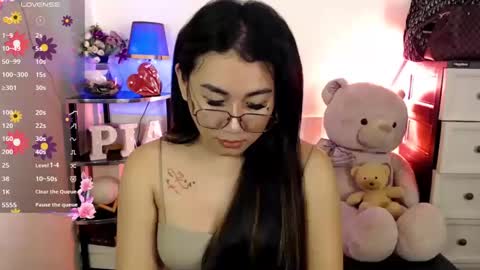 Snapshot of pia_worthsback chatting on 01.25.25 Pia online show from 01.25.25