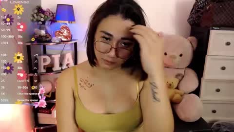 Snapshot of pia_worthsback chatting on 01.31.25 Pia online show from 01.31.25