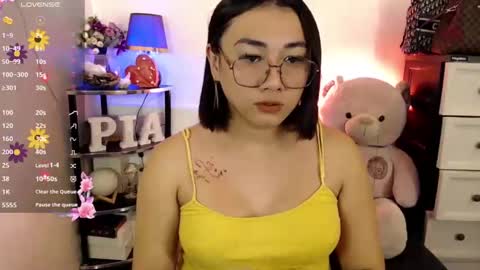 Snapshot of pia_worthsback chatting on 02.05.25 Pia online show from 02.05.25