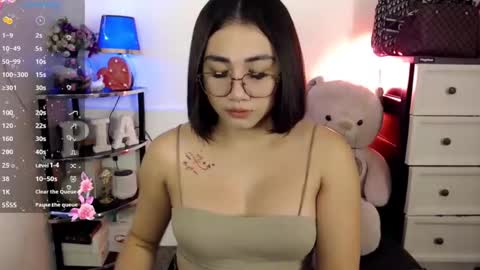 Snapshot of pia_worthsback chatting on 02.06.25 Pia online show from 02.06.25