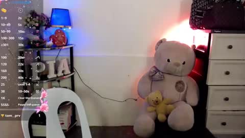 Snapshot of pia_worthsback chatting on 02.06.25 Pia online show from 02.06.25