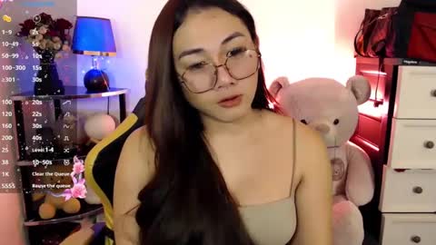 Snapshot of pia_worthsback chatting on 02.13.25 Pia online show from 02.13.25