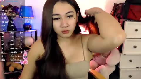 Snapshot of pia_worthsback chatting on 02.14.25 Pia online show from 02.14.25