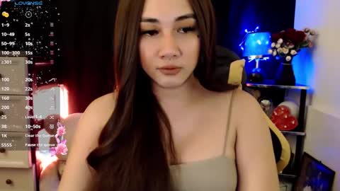 Snapshot of pia_worthsback chatting on 03.09.25 Pia online show from 03.09.25