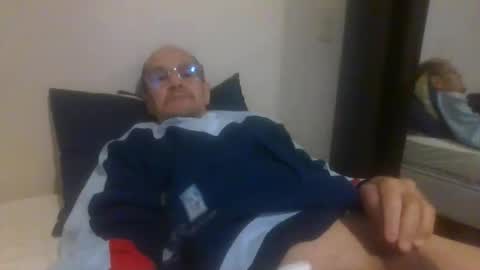 Snapshot of pichoun71 chatting on 11.09.25 pichoun71 online show from 11.09.25