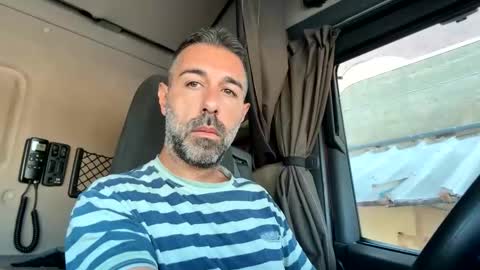 Snapshot of pierotu chatting on 09.25.25 pierotu online show from 09.25.25