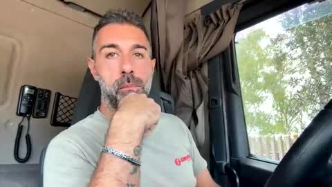 Snapshot of pierotu chatting on 09.26.25 pierotu online show from 09.26.25