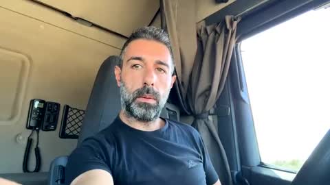 Snapshot of pierotu chatting on 10.24.25 pierotu online show from 10.24.25