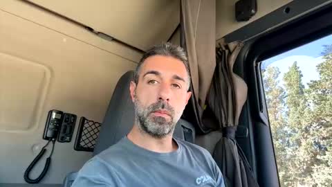 Snapshot of pierotu chatting on 10.28.25 pierotu online show from 10.28.25