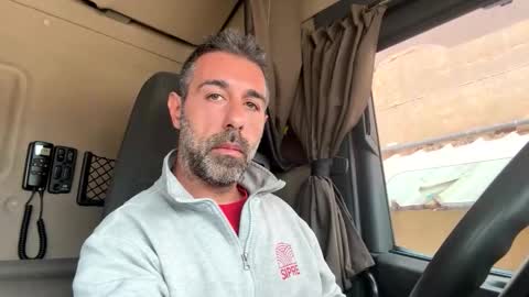 Snapshot of pierotu chatting on 10.30.25 pierotu online show from 10.30.25