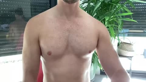 Snapshot of pierre81000 chatting on 11.04.25 pierre81000 online show from 11.04.25