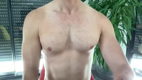 Snapshot of pierre81000 chatting on 11.05.25 pierre81000 online show from 11.05.25