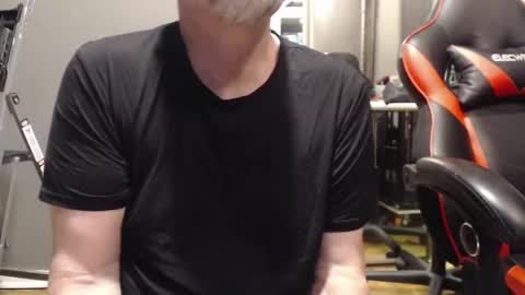 Snapshot of pig_fun chatting on 11.12.25 pig_fun online show from 11.12.25