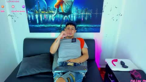 Snapshot of piggy_eddy chatting on 11.18.25 Eddy Brock... Its a pleasure to talk to... online show from 11.18.25