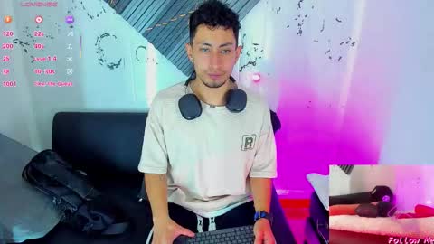 Snapshot of piggy_eddy chatting on 11.21.25 Eddy Brock... Its a pleasure to talk to... online show from 11.21.25