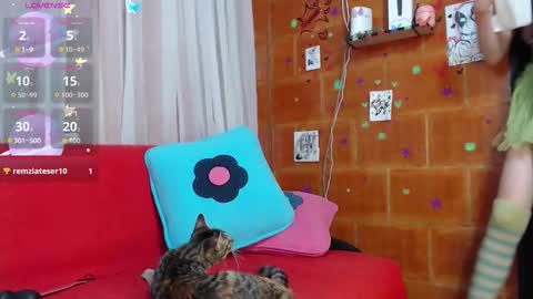 Snapshot of piink_sky chatting on 11.04.25 Sky online show from 11.04.25