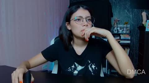 Snapshot of piixiie_d_oll chatting on 11.10.25 Andrea G online show from 11.10.25