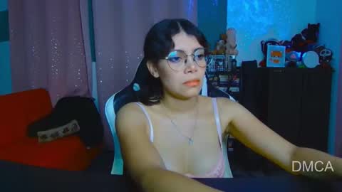 Snapshot of piixiie_d_oll chatting on 12.14.25 Andrea G online show from 12.14.25