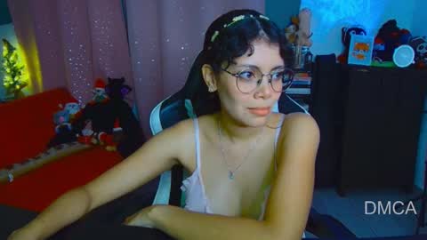 Snapshot of piixiie_d_oll chatting on 12.16.25 Andrea G online show from 12.16.25