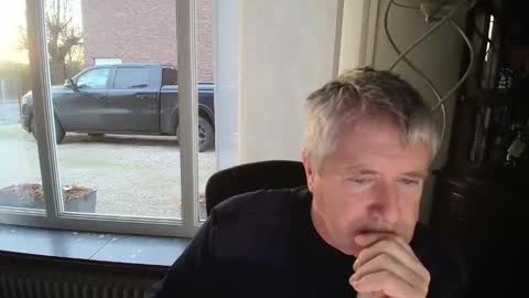 Snapshot of piloontje chatting on 12.01.25 piloontje online show from 12.01.25