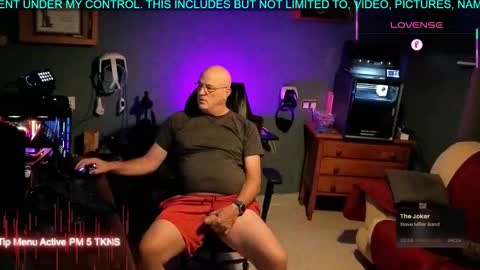 Snapshot of pilot_dave_69 chatting on 10.03.25 Dave online show from 10.03.25