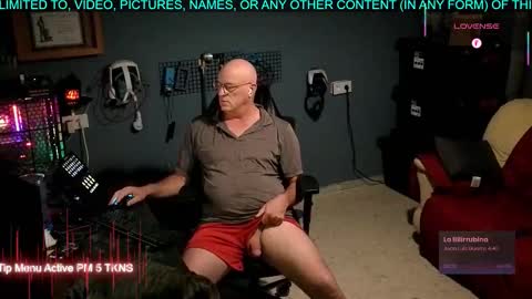 Snapshot of pilot_dave_69 chatting on 11.09.25 Dave online show from 11.09.25