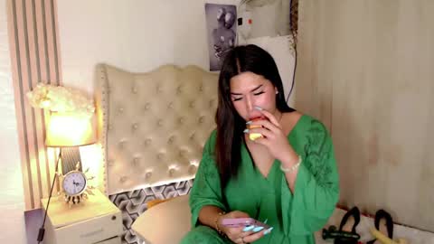 Snapshot of pinay_ivy chatting on 01.05.25 Ivy Morningstar online show from 01.05.25