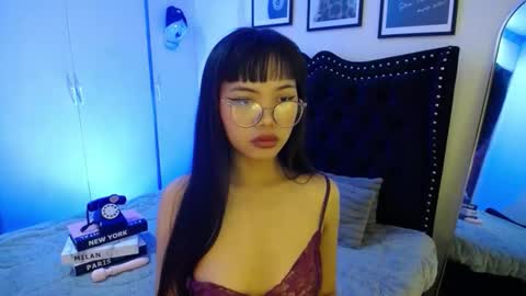 Snapshot of pinay_slutx chatting on 11.18.25 dee online show from 11.18.25