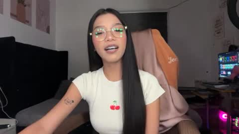 Snapshot of pinay_xpress chatting on 06.28.26 TINA online show from 06.28.26