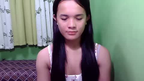 pinaymorena_rhowe online show from 12.12.24