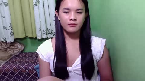pinaymorena_rhowe online show from 12.12.24