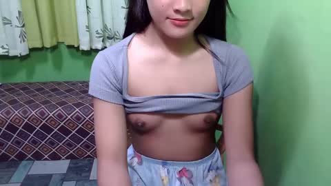 pinaymorena_rhowe online show from 01.04.25